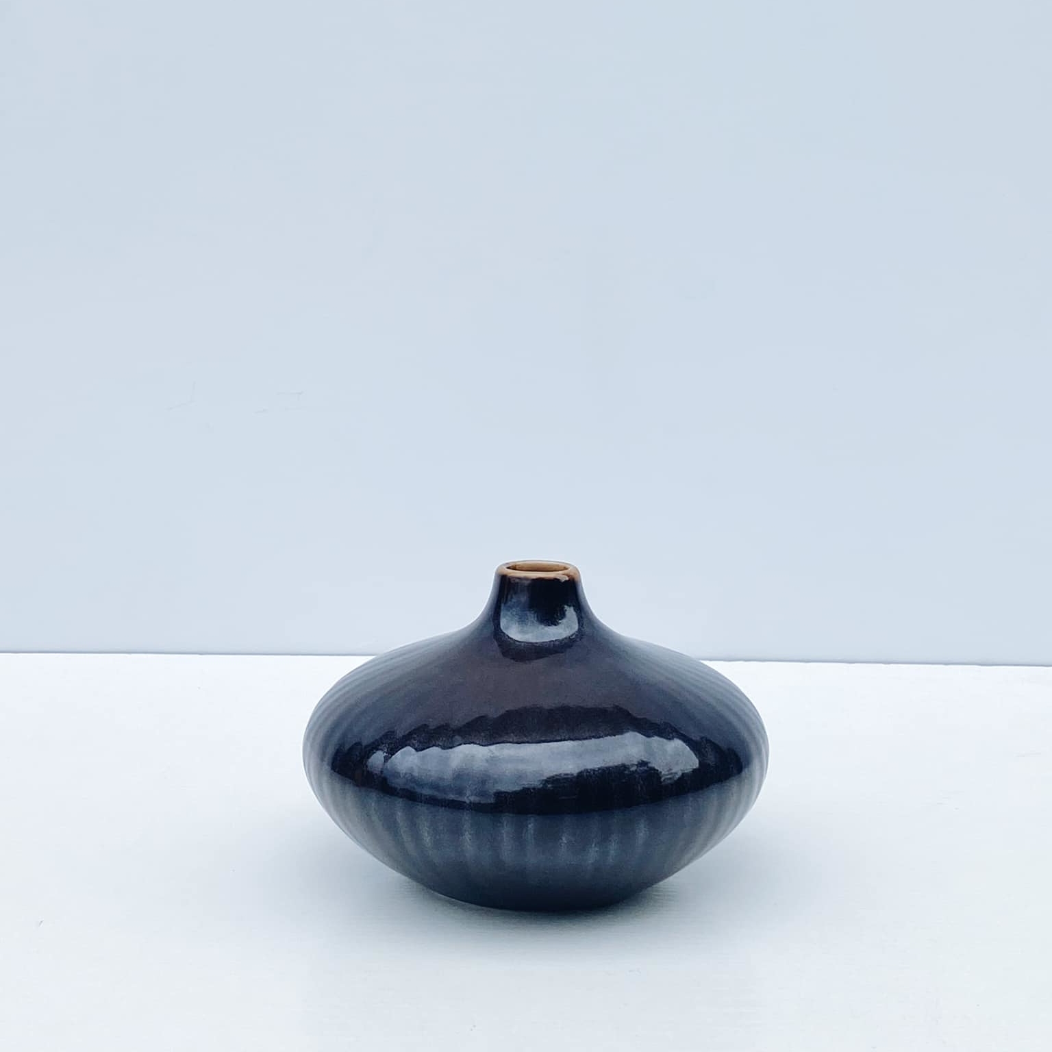 Ваза пласка кераміка чорна VA-350