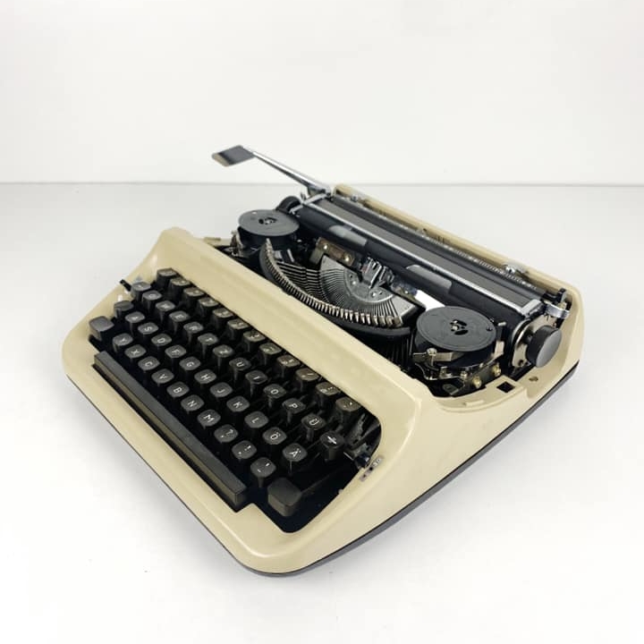 Друкарська машинка вінтаж беж