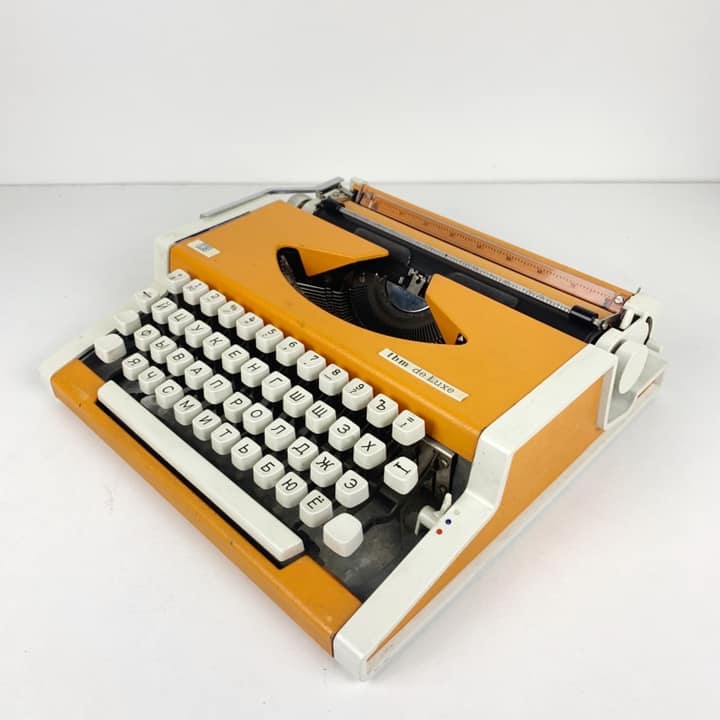 Друкарська машинка вінтаж жовто-біла