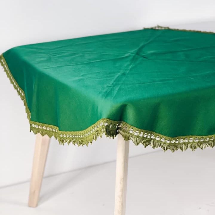 Скатертина кругла зелена з декоративною тасьмою по краю TT-093