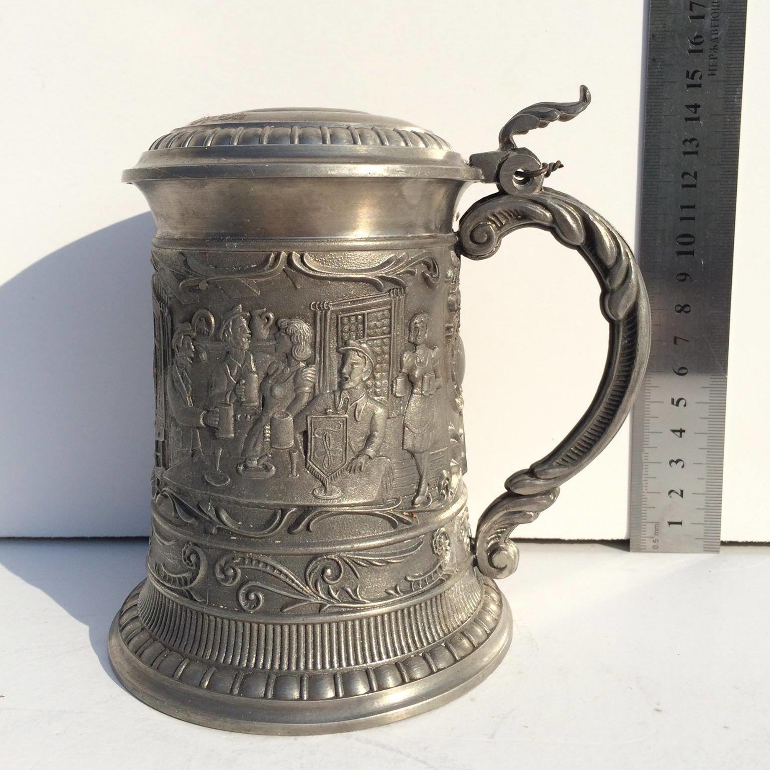 Кружка для пива з кришкою та рельєфним декором олово вінтаж JU-003