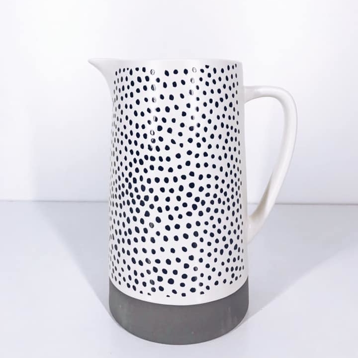 Глечик біло-сірий в крапку кераміка JU-025