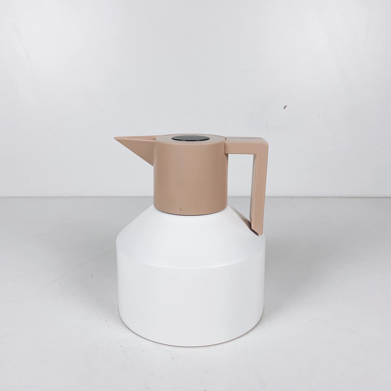 Глечик білий/беж геометрія JU-066