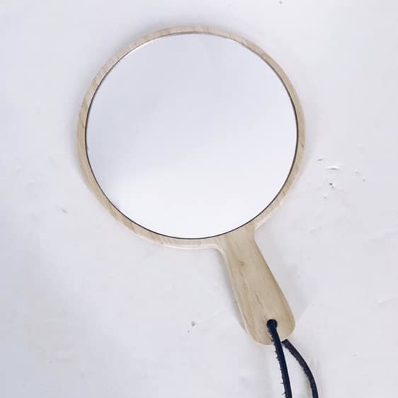 Дзеркало кругле з ручкою св-дерево