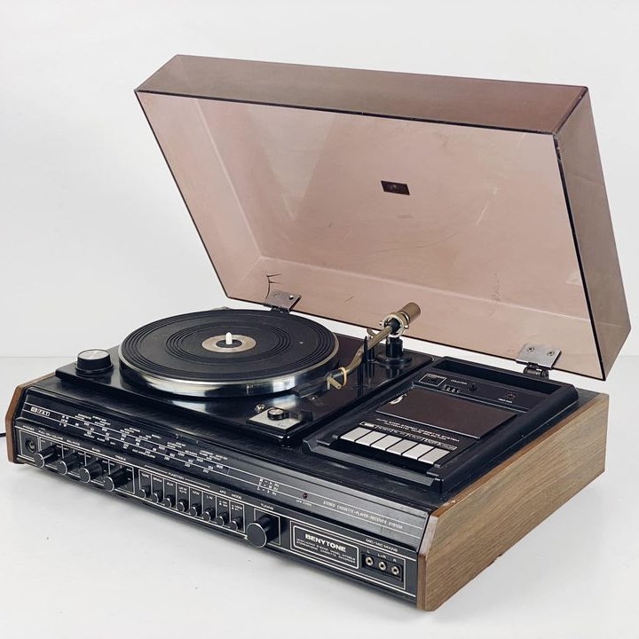 Програвач вінілу Benytone AU-038