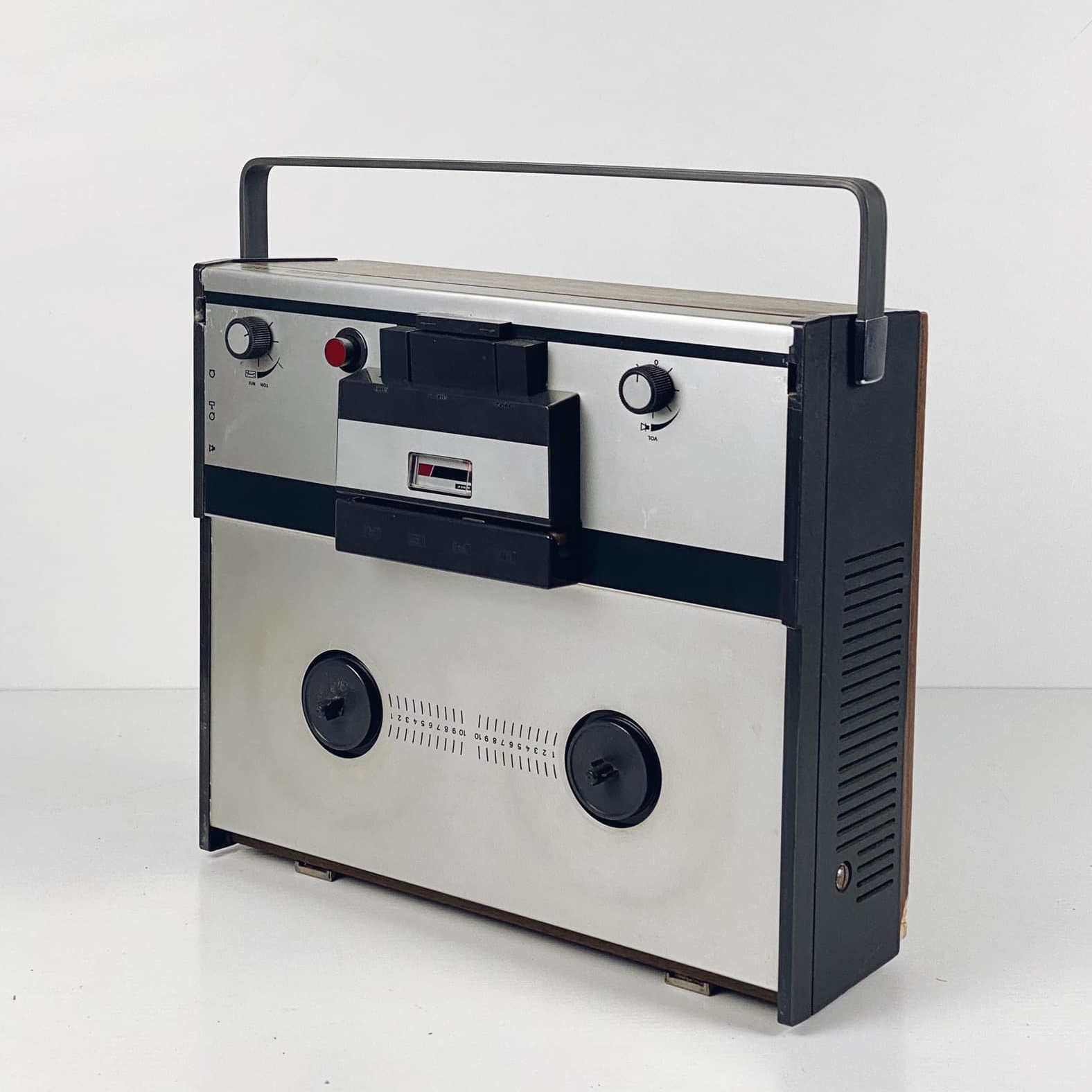 Магнітофон бобінний AU-041