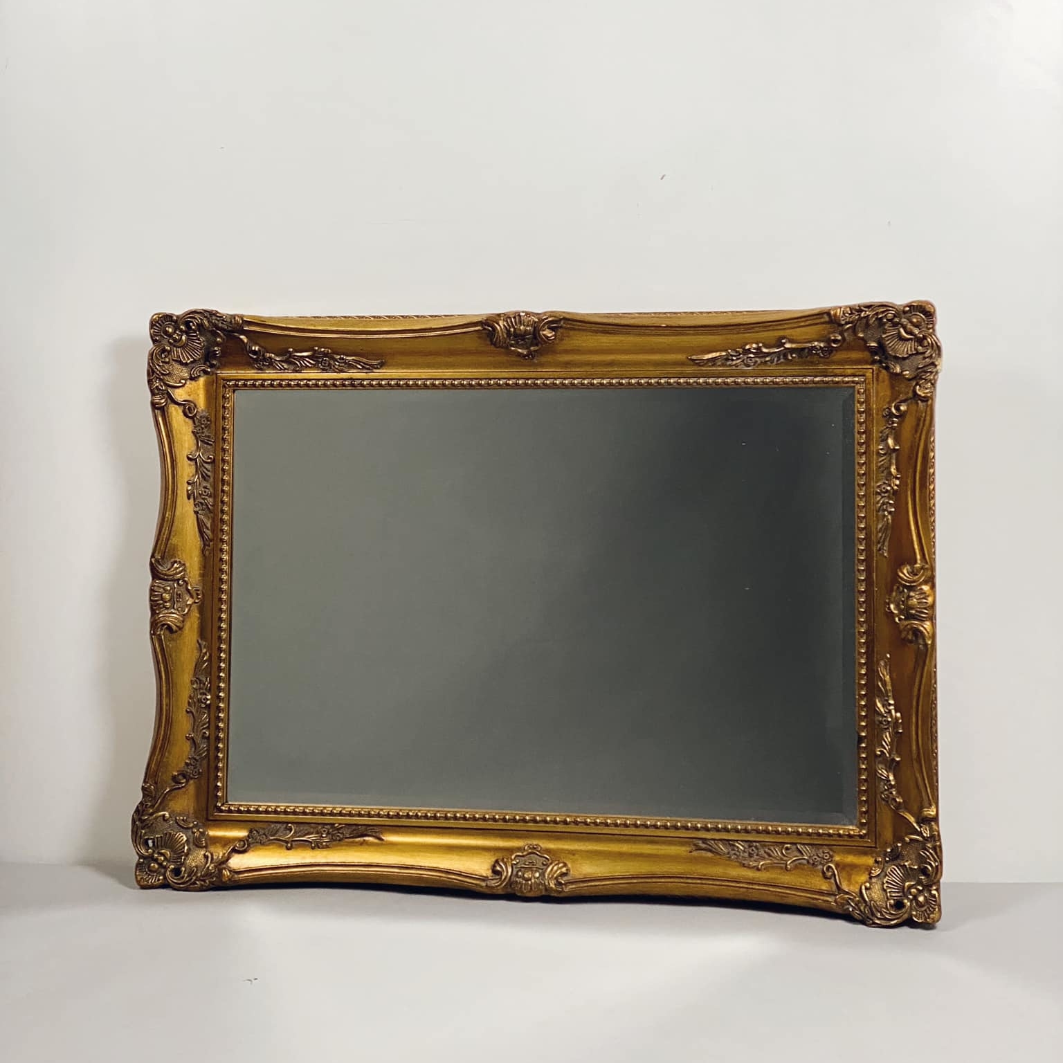 Дзеркало настінне прямокутне в золотій барочній рамі MR-011