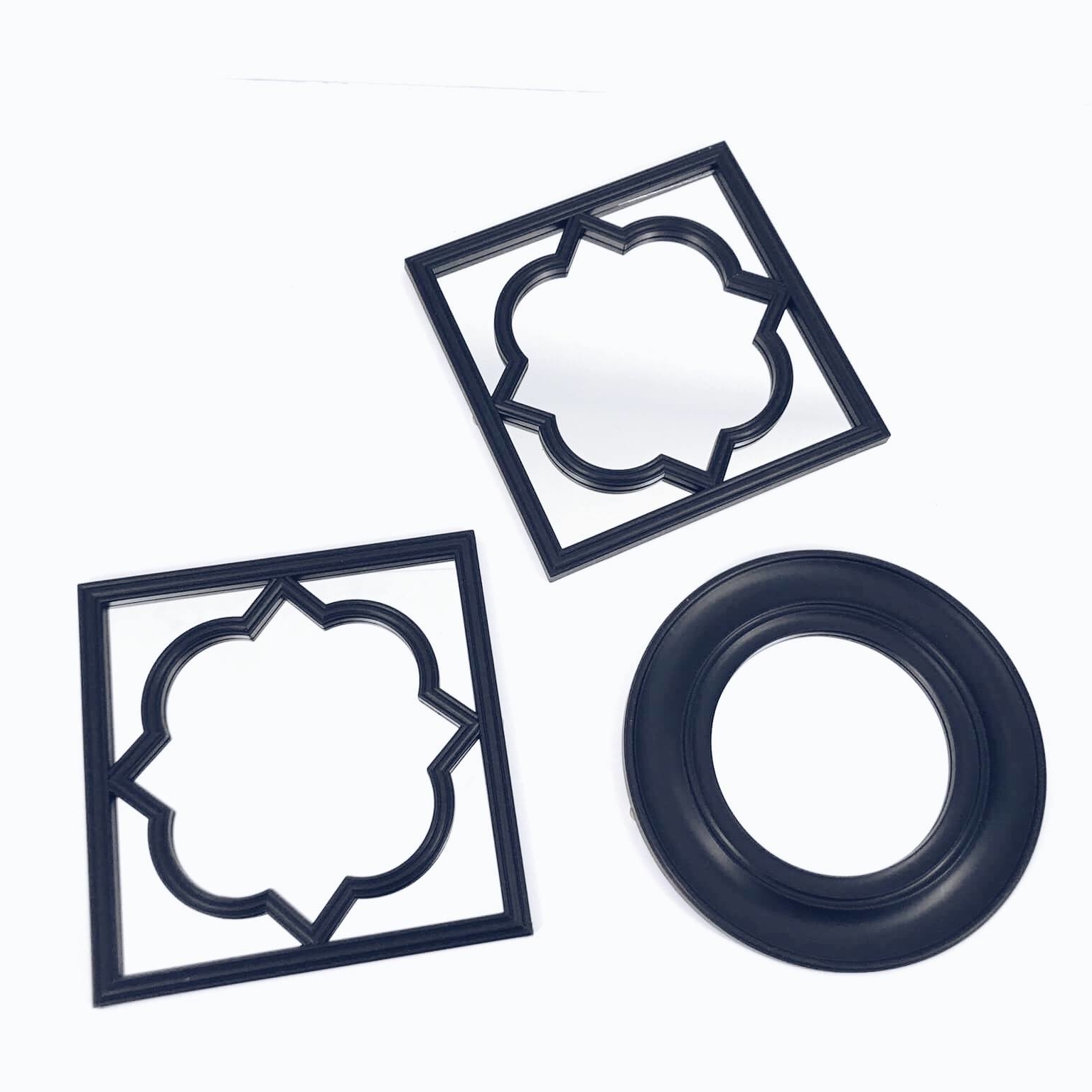 Дзеркало мале кргуле/квадратне в чорній рамкі