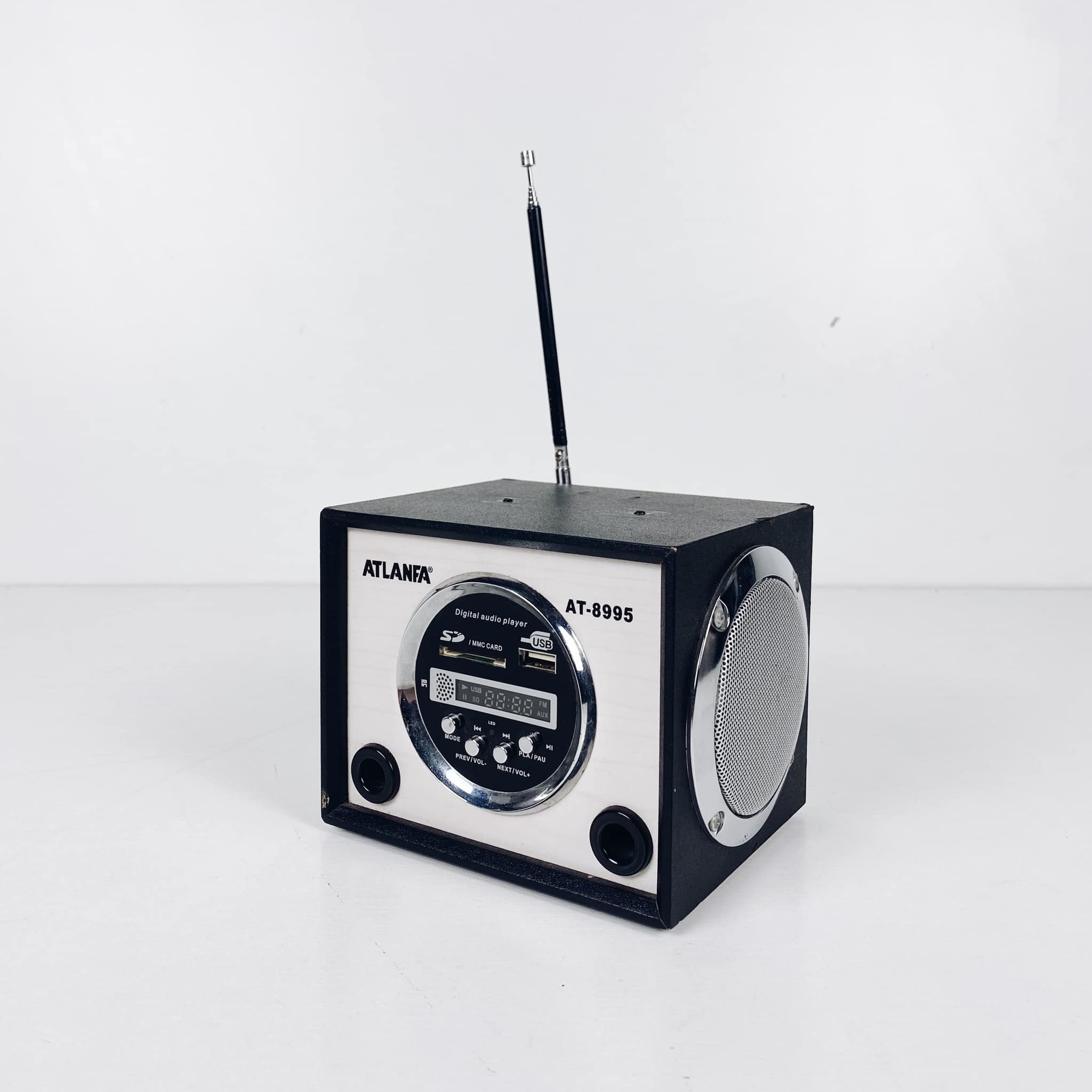 Радіоприймач куб FM-048