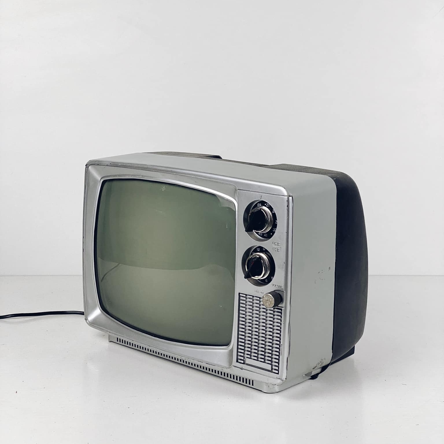 Телевізор малий вінтаж TV-043