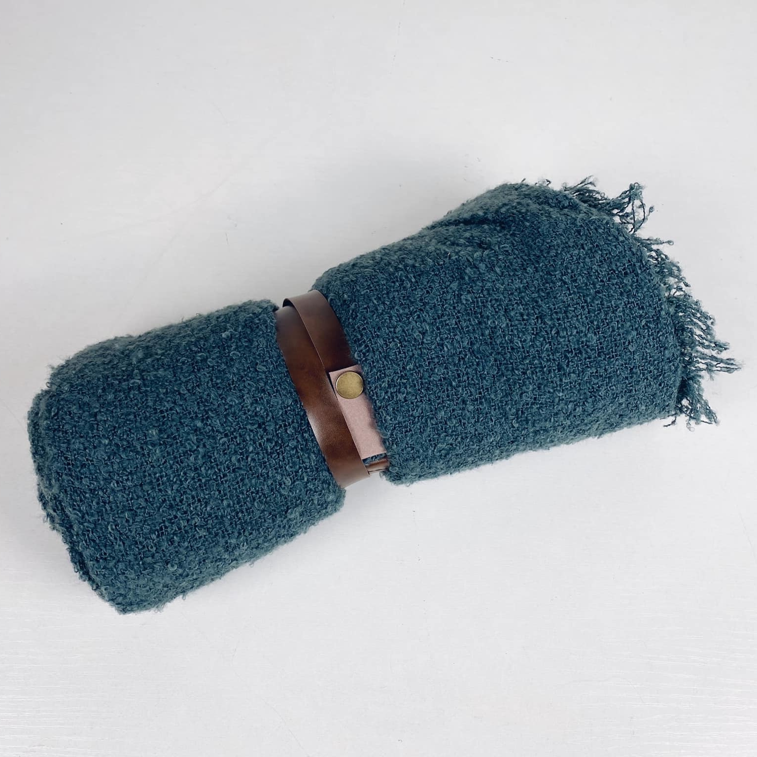 Плед букле з ремінцем т-синій WR-086