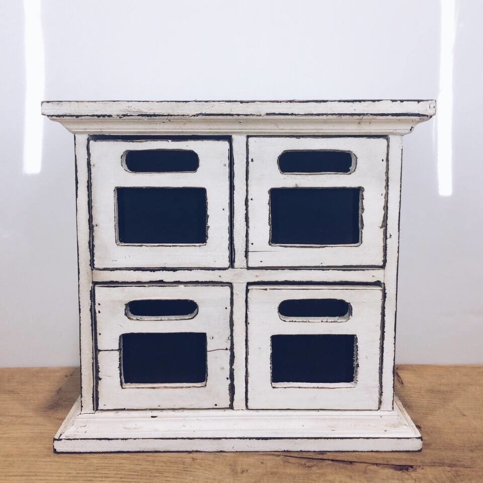 Шкатулка 4 шухлядки з чорними віконцями BX-021