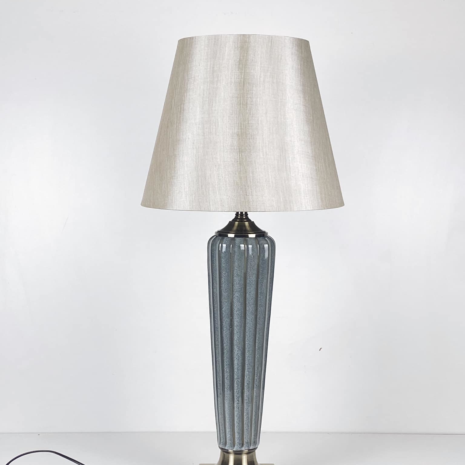 Лампа настільна велика база метал/кераміка абажур беж LT-200