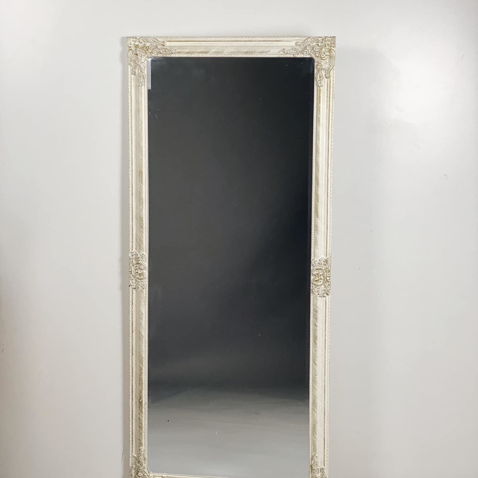 Дзеркало настінне прямокутне в білій рамі MR-007