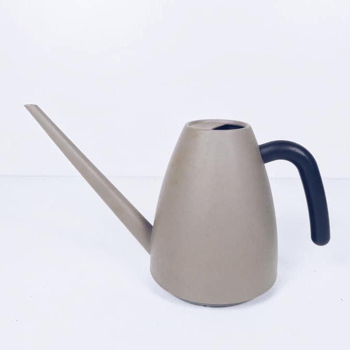 Лійка для кімнатних рослин пластик коричневий/чорний