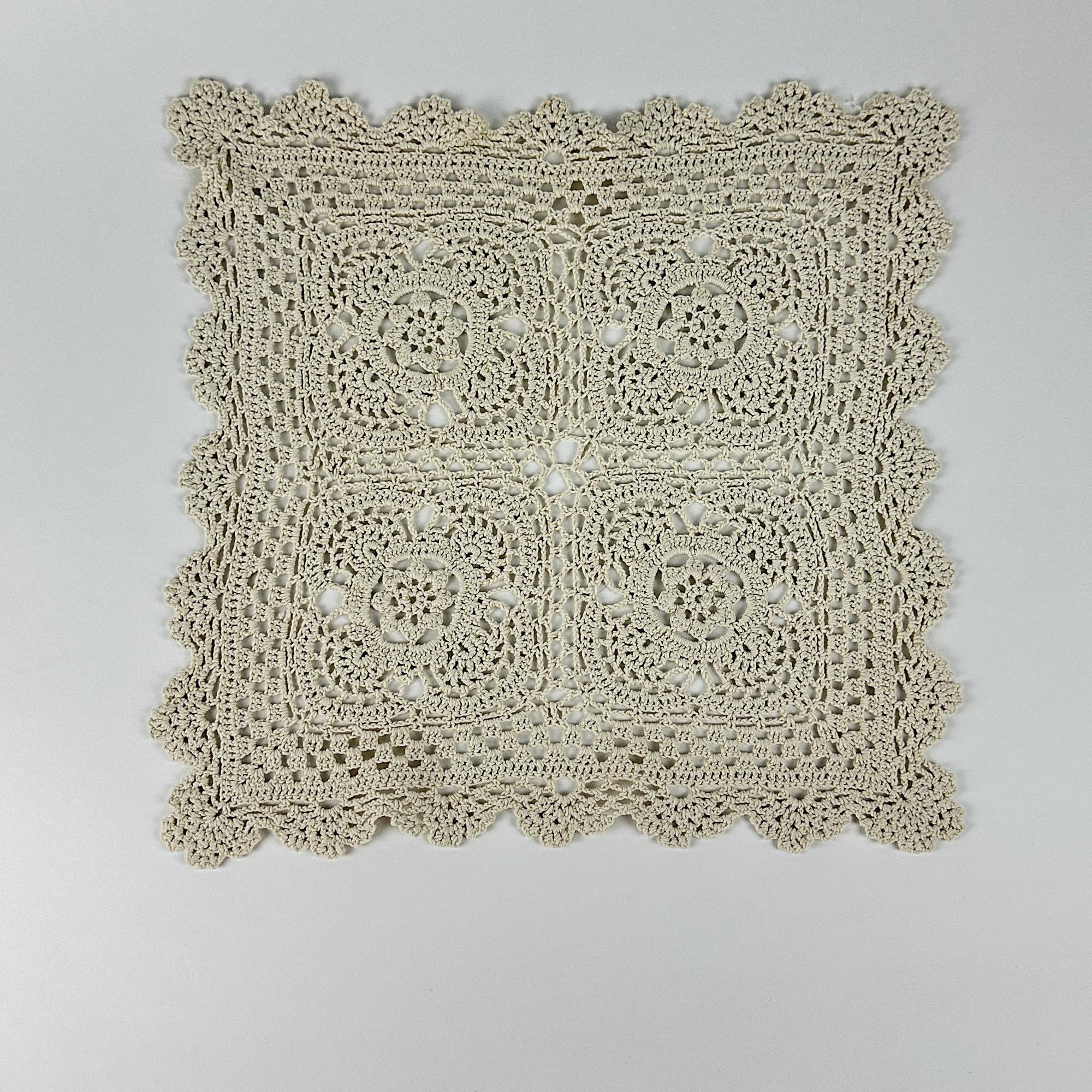 Серветка квадратна беж в'язана гачком TT-246