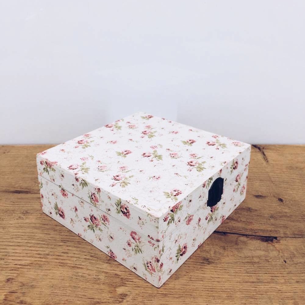 Коробка-скринька біла з трояндами BX-005