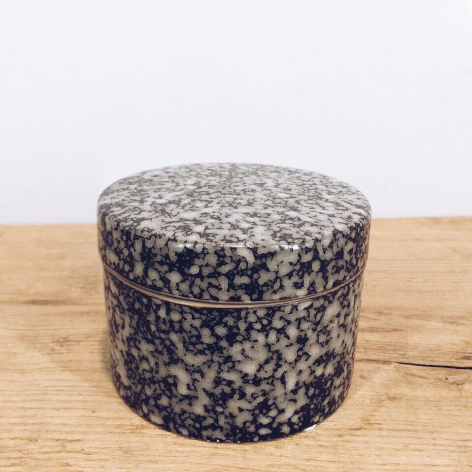 Шкатулка кругла кераміка фактура каменю чорно-коричнева BX-035