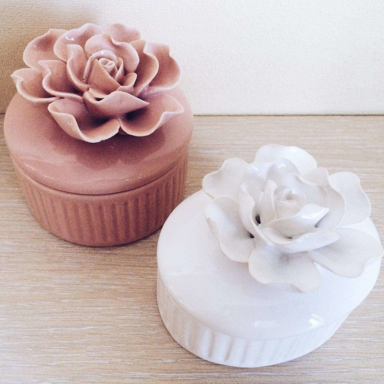 Шкатулка з трояндою біла/рожева кераміка BX-038