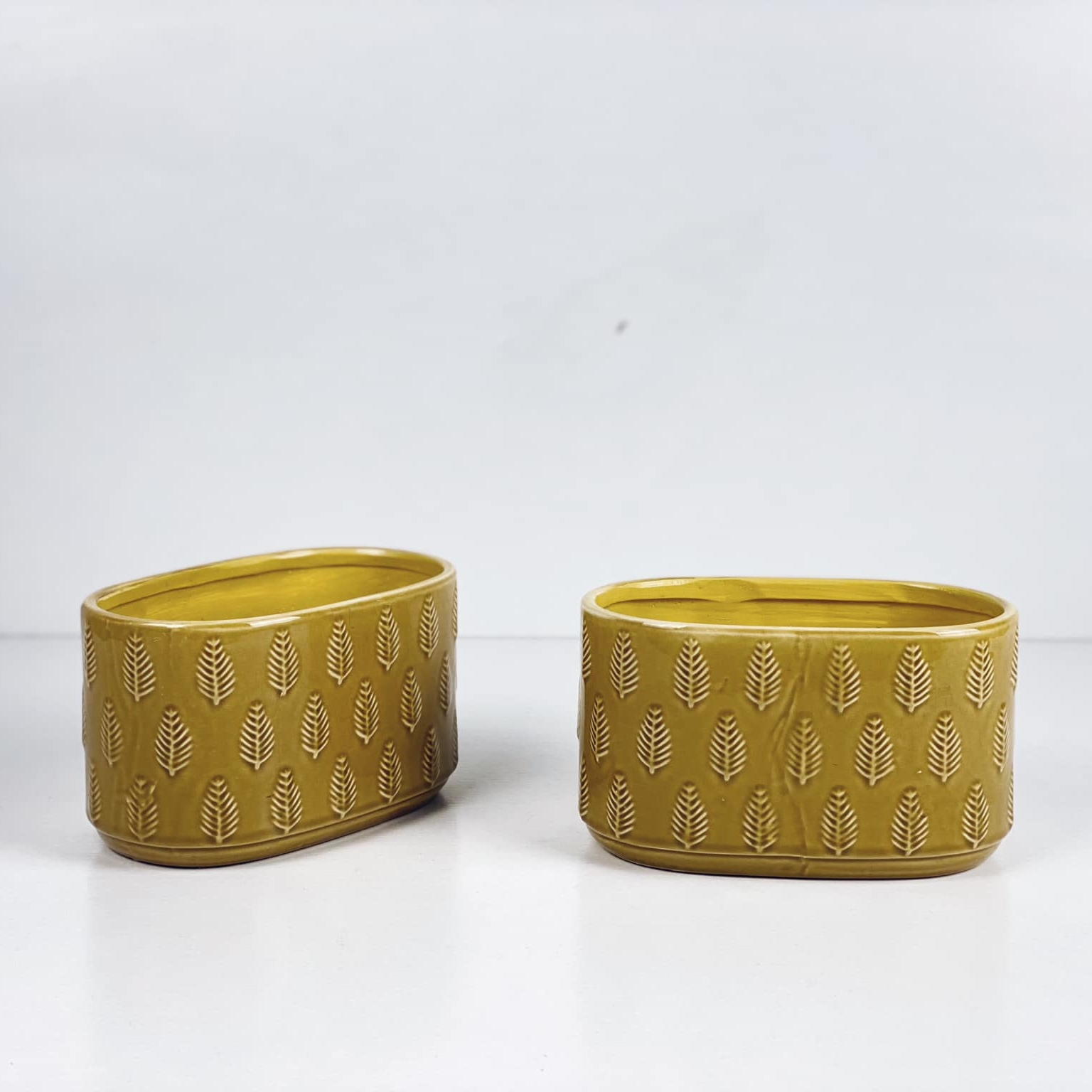 Кашпо овальне кераміка охра рельєф Дерева