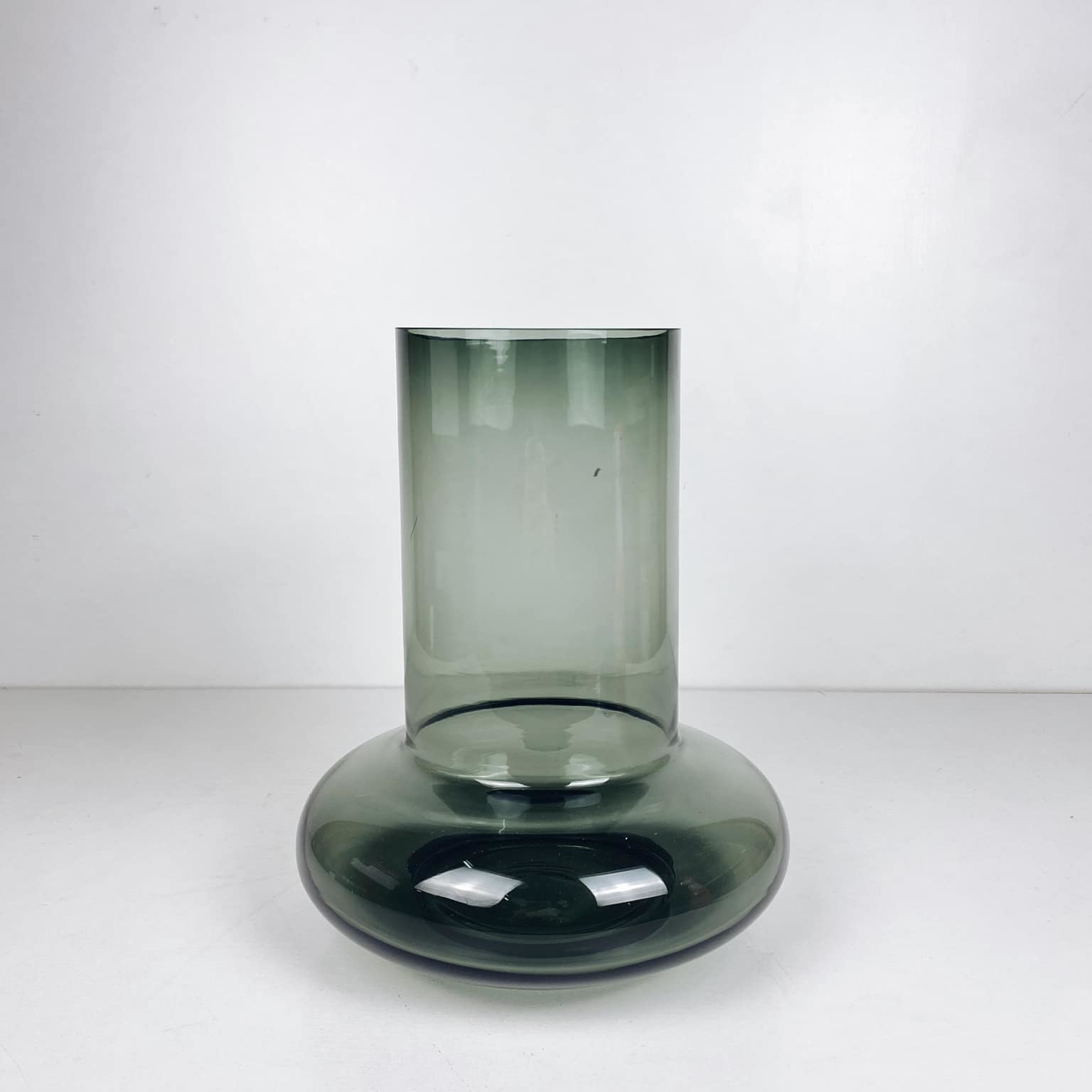 Ваза  циліндр з розширенням скло зеленa VA-360