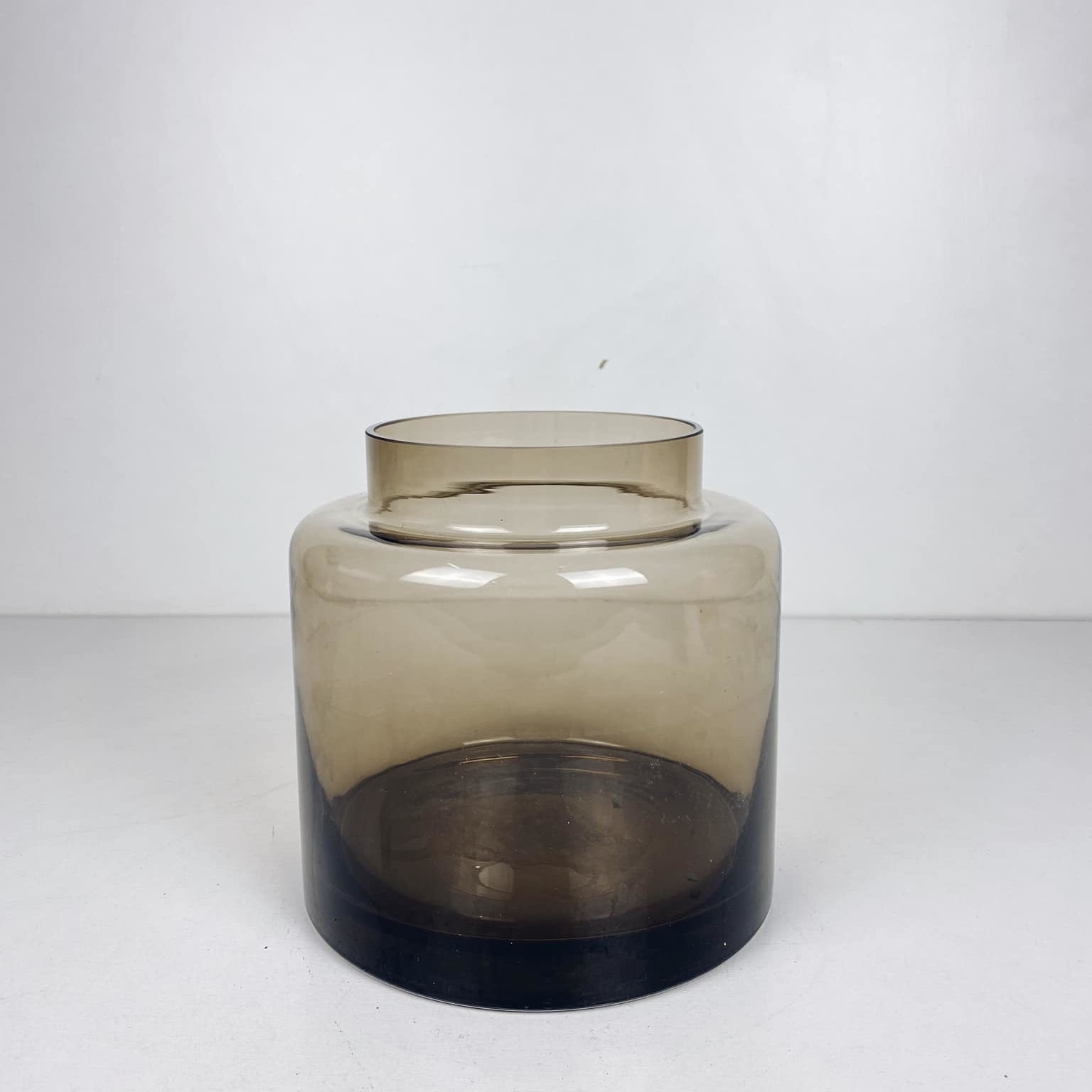 Ваза  циліндр з розширенням скло коричнева VA-357