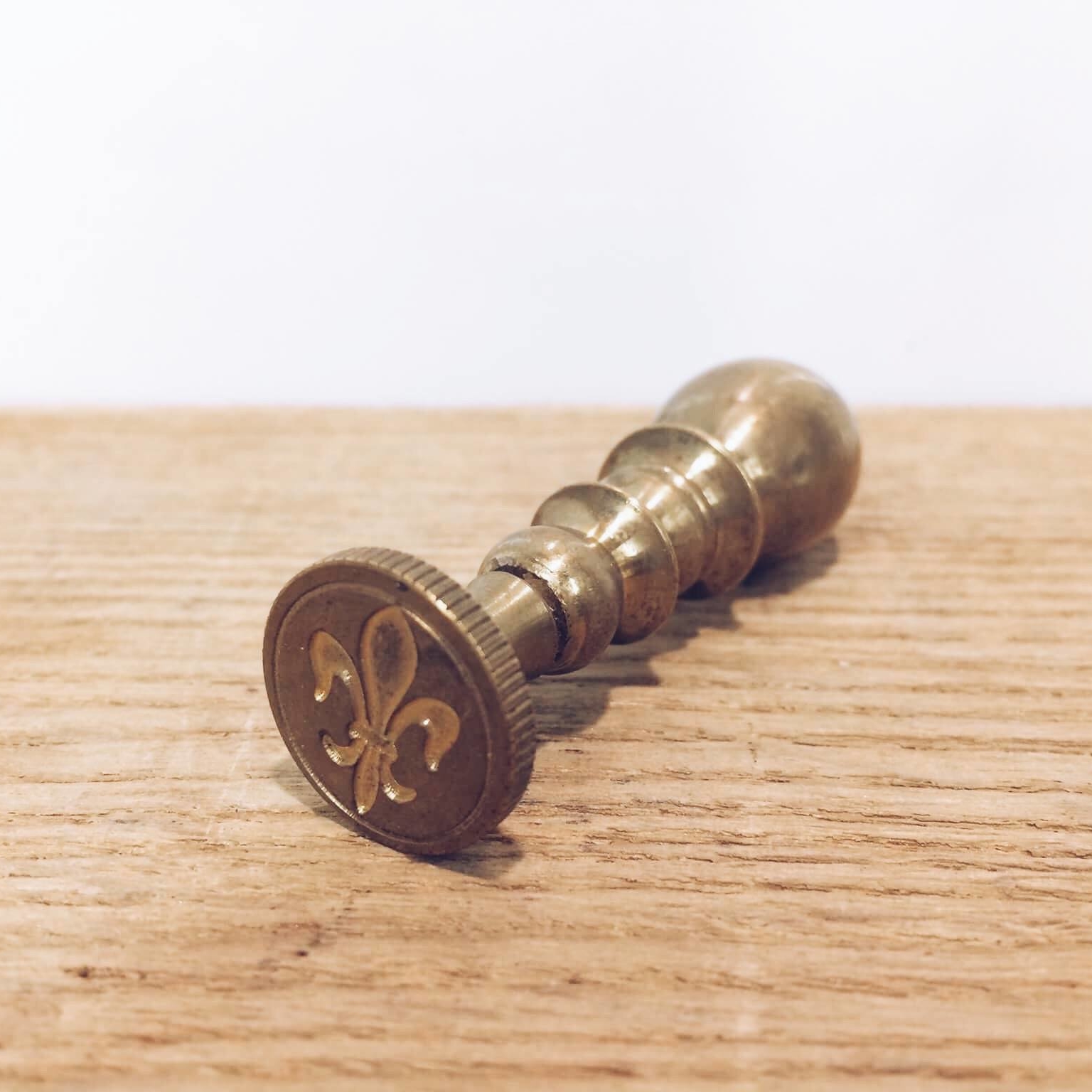 Печатка мала латунь Лілія