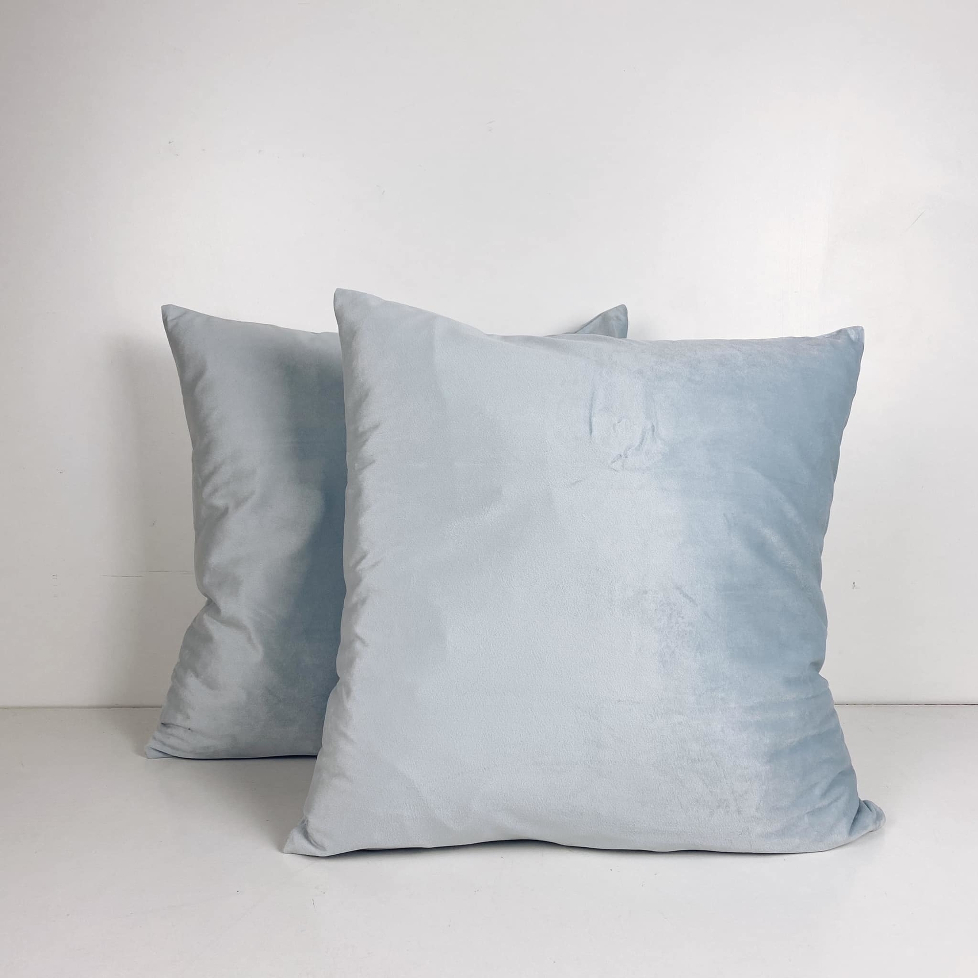 Подушка декоративна велюр блідо-блакитний PW-351