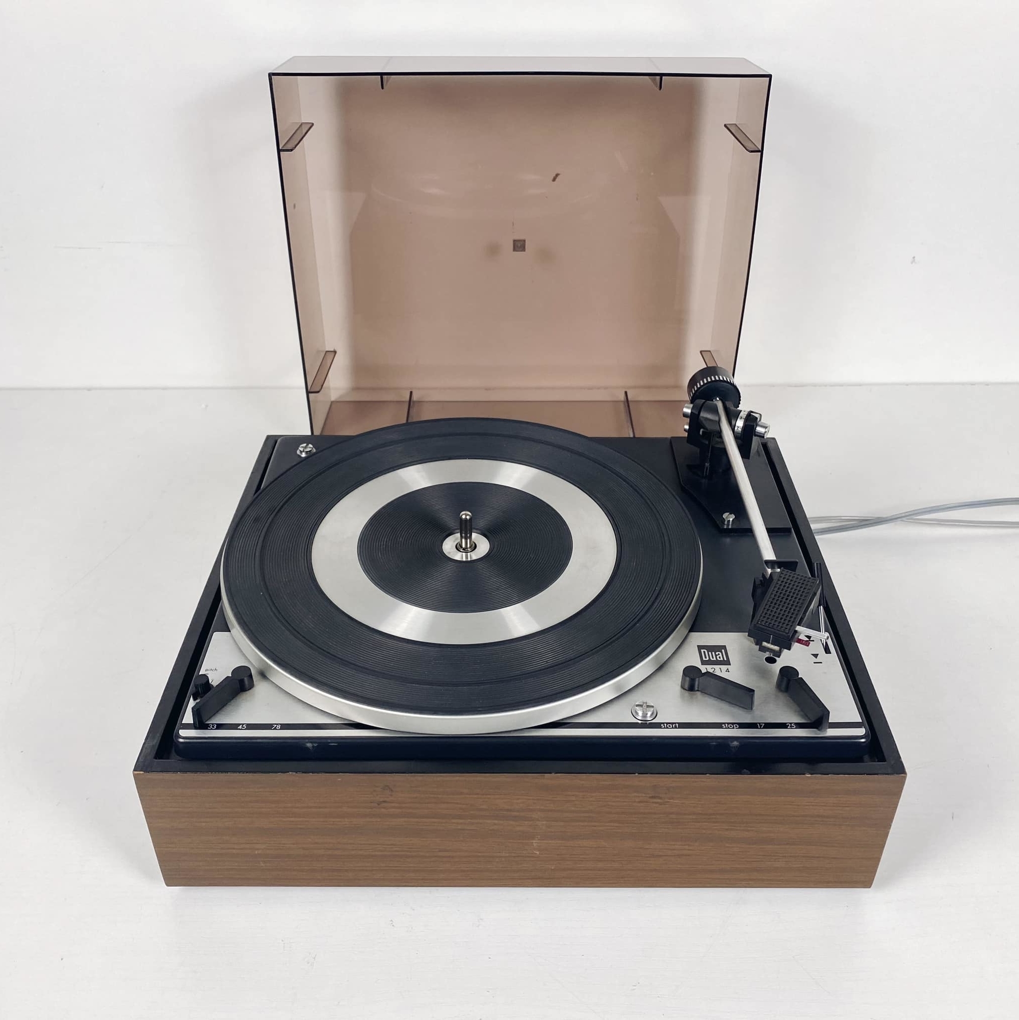 Програвач вінілу Dual AU-045