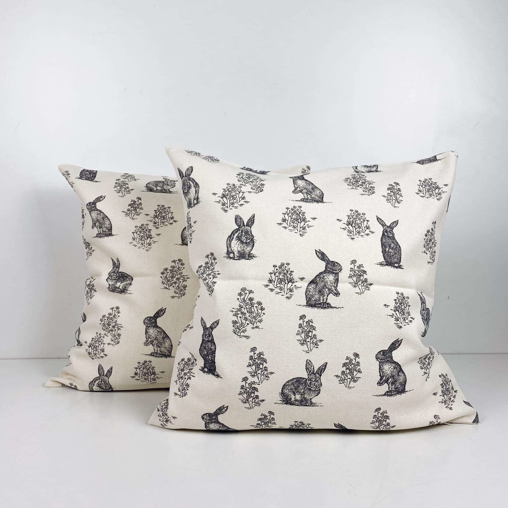 Подушка декоративна принт кролики ч/б PW-356