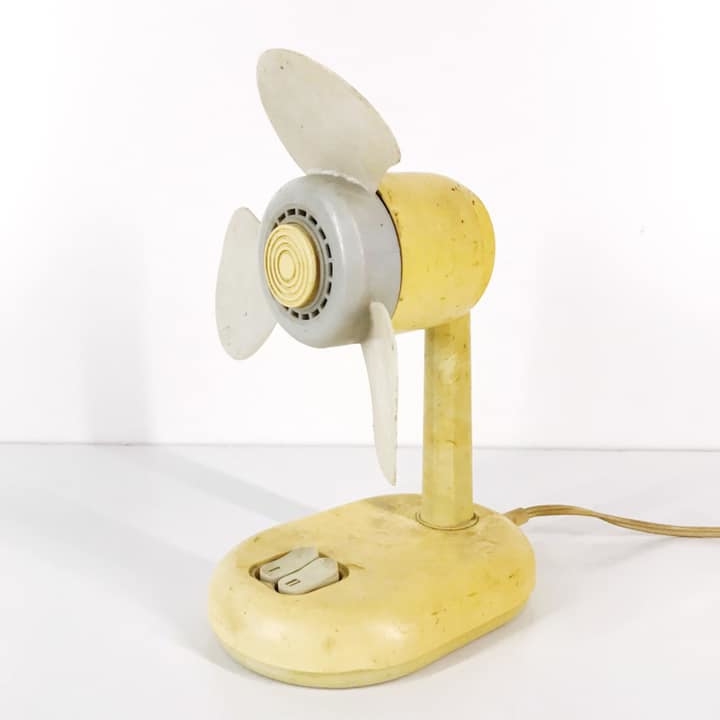 Вентилятор пластик жовтий вінтаж