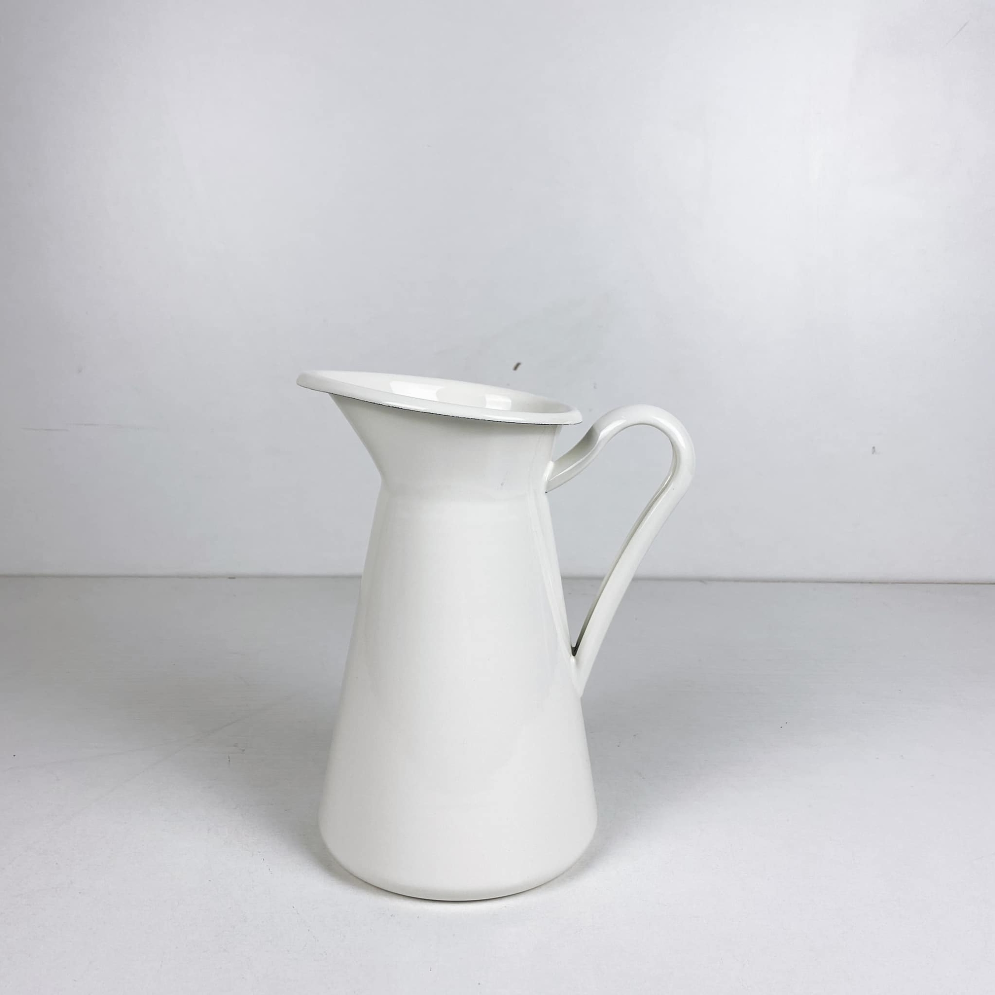 Глечик білий метал емаль JU-071