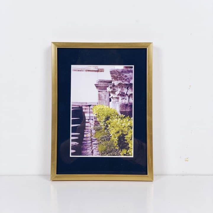 Фото Старі колони в рамкі з паспарту AR-558