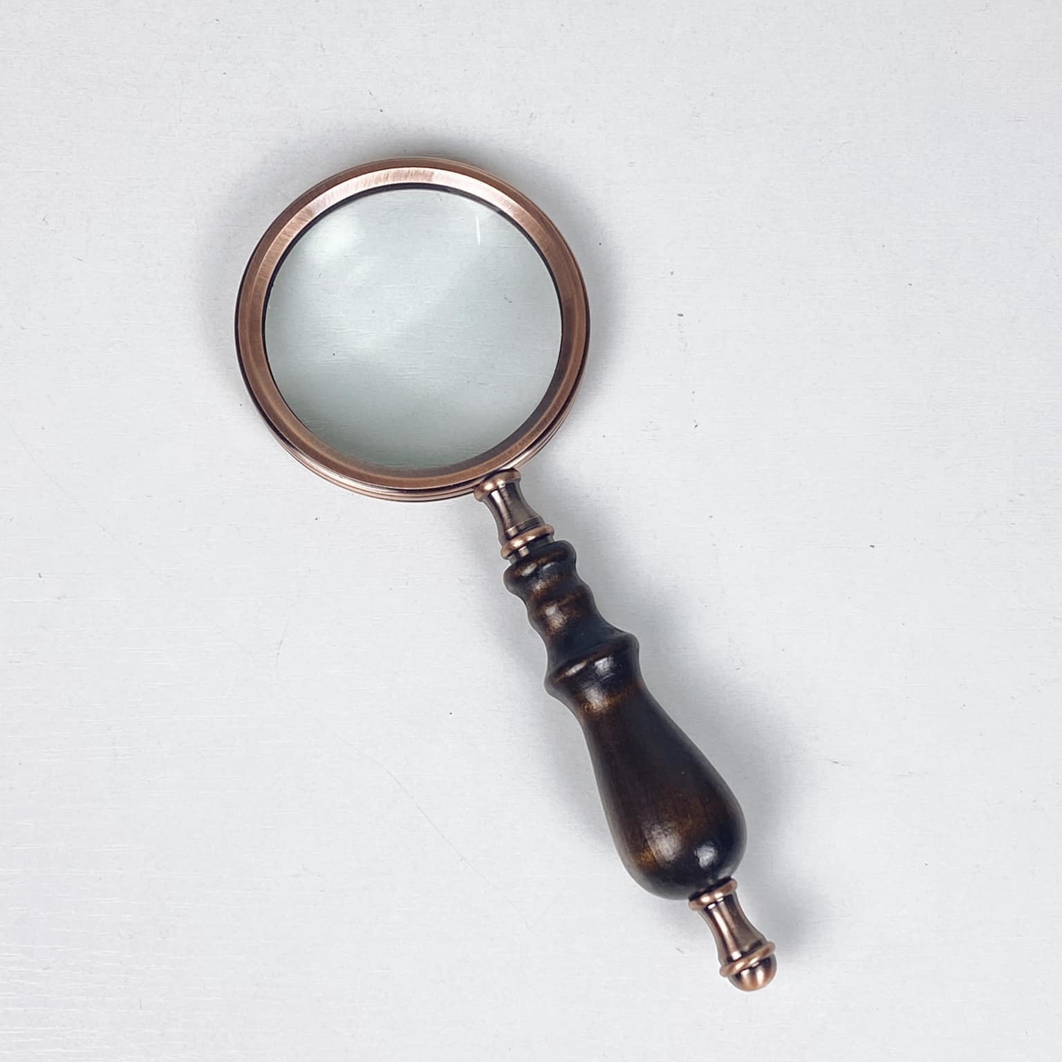 Лупа з дерев'яною ручкою 1