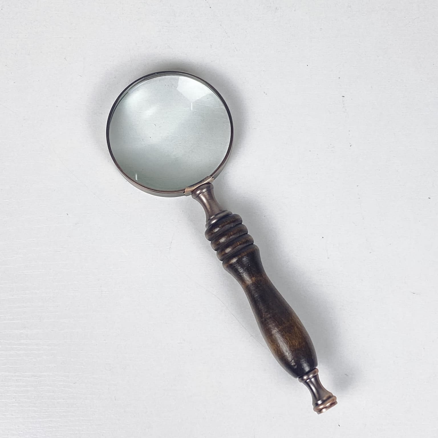Лупа з дерев'яною ручкою 2