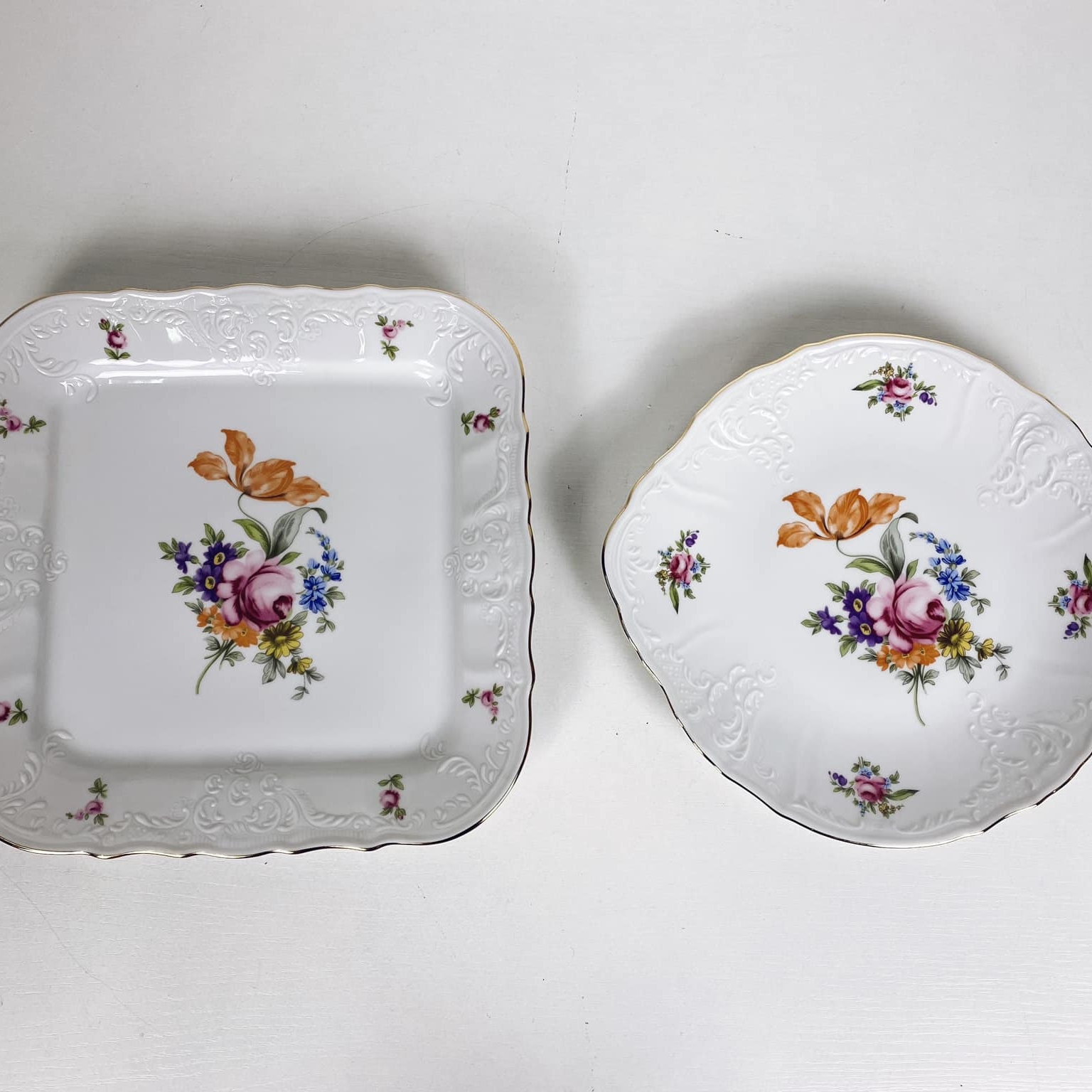 Тарілка-блюдо Квіти квадратна/овальна порцеляна рельєф золото PP-035