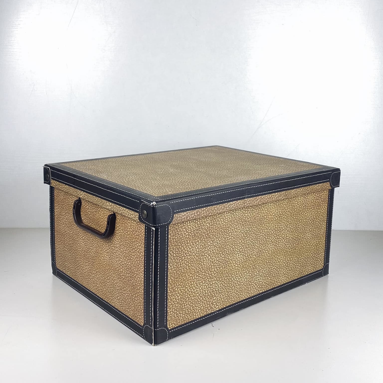 Коробка для зберігання коричнева з ручками картон/пластик