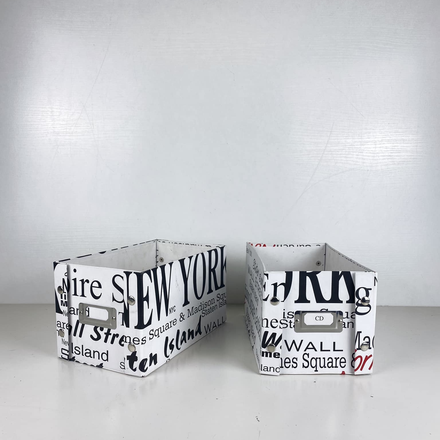 Коробка прямокутна шрифтовий принт картон