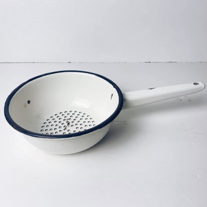 Друшляк з ручкою метал/емаль білий/чорний KH-170