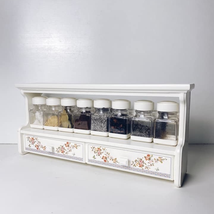 Набір баночок зі спеціями на полиці KB-046