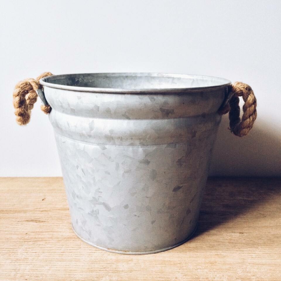 Відерце декоративне з двома ручками з канату 1