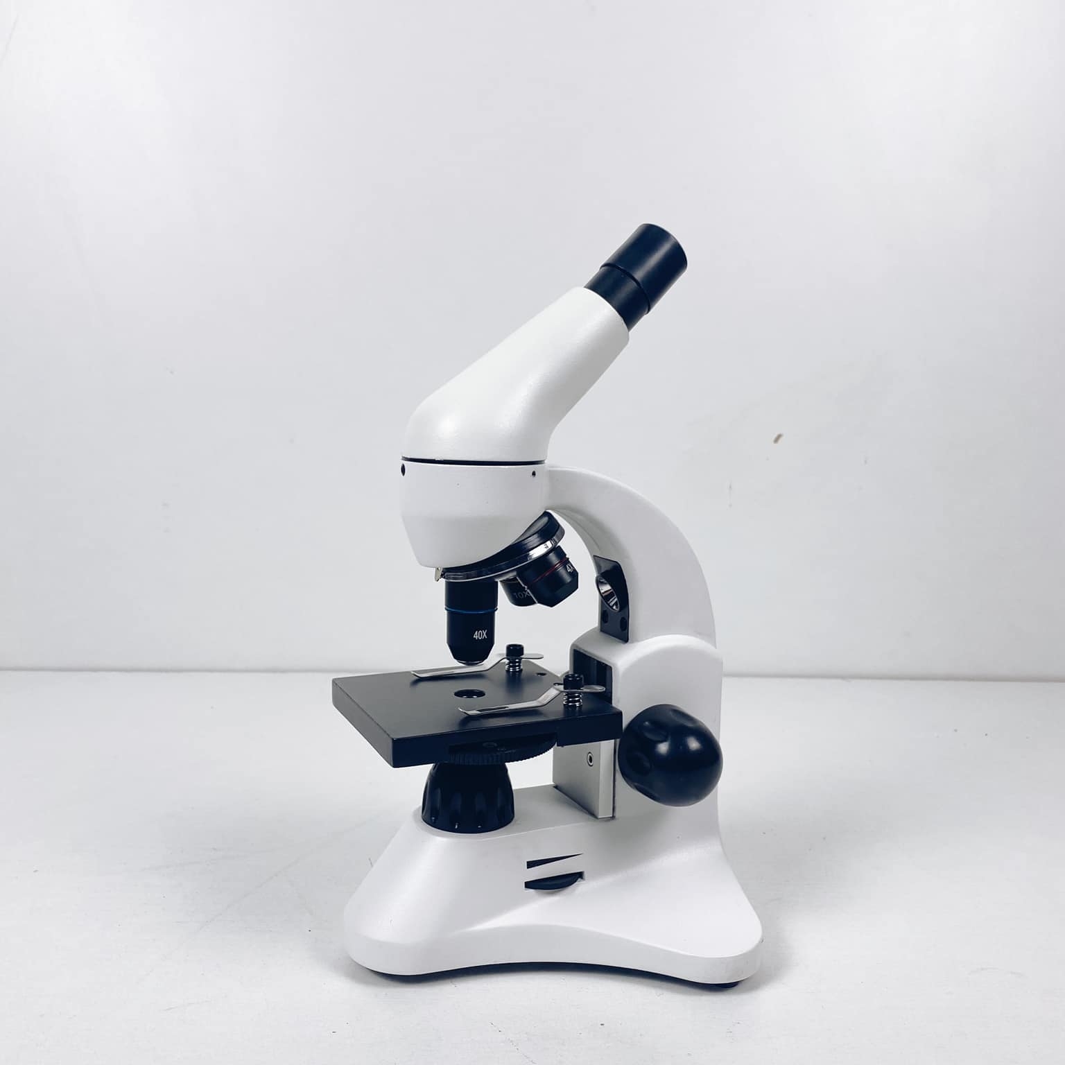 Мікроскоп білий LA-055
