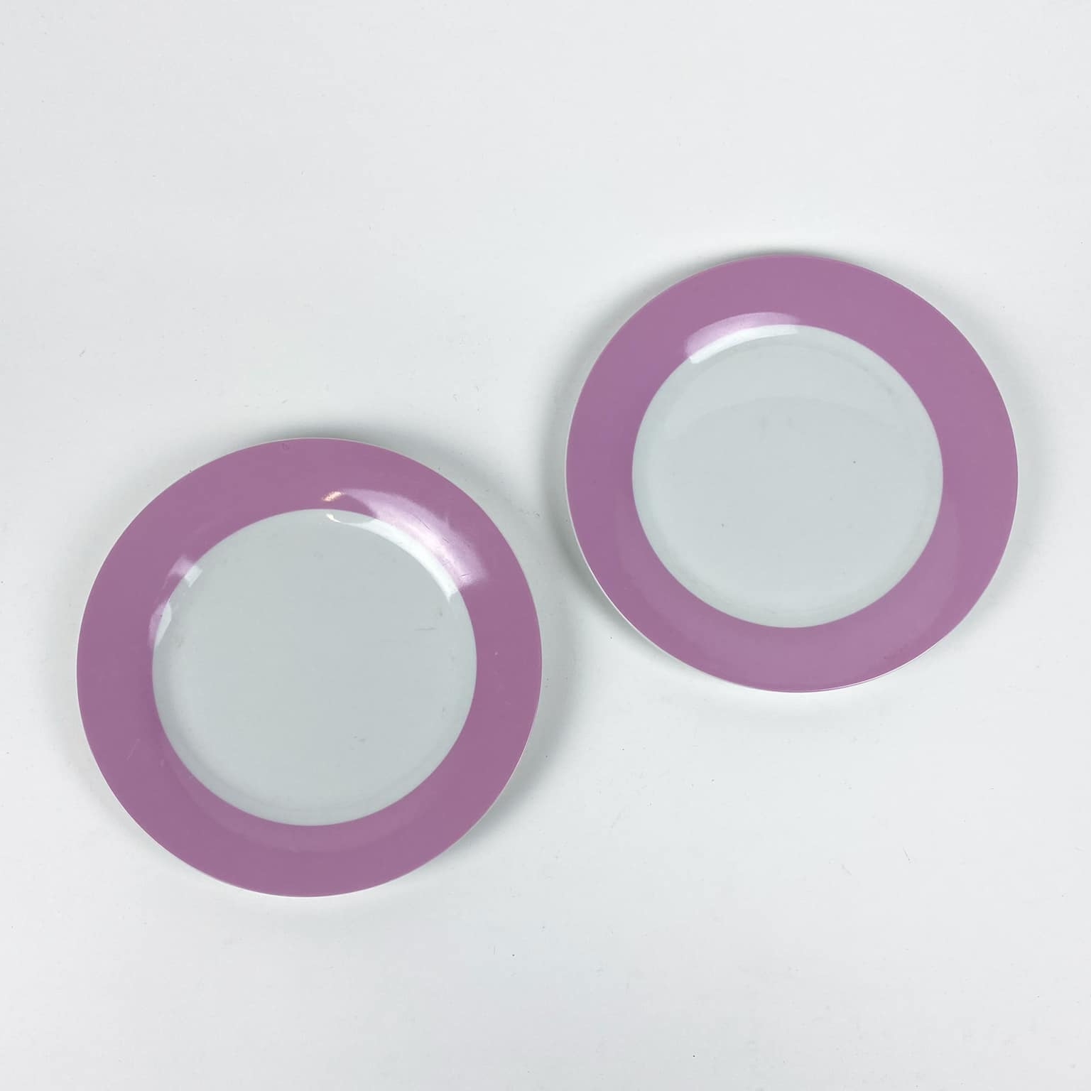 Тарілка обідня широкий рожевий обідок PP-055