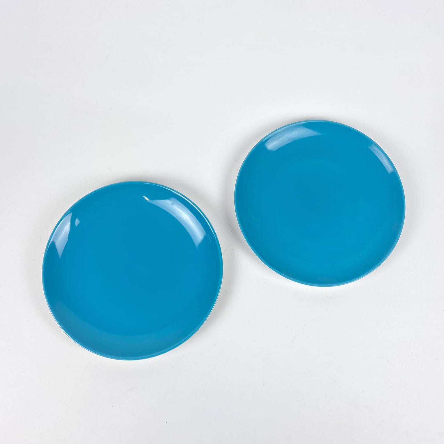 Тарілка обідня яскраво-блакитна кераміка PP-057