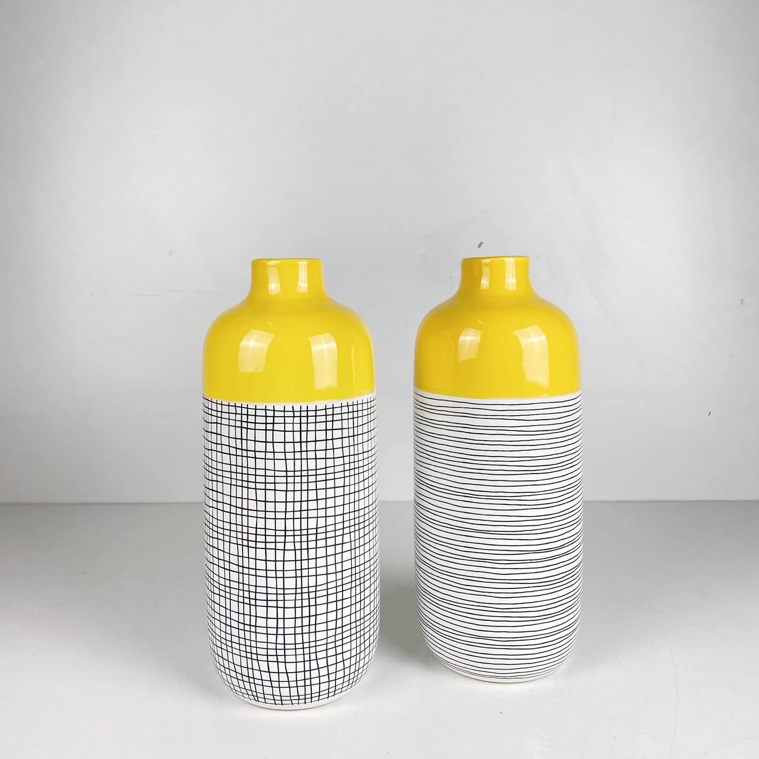 Ваза кераміка жовтий/графіка ч/б висока VA-377