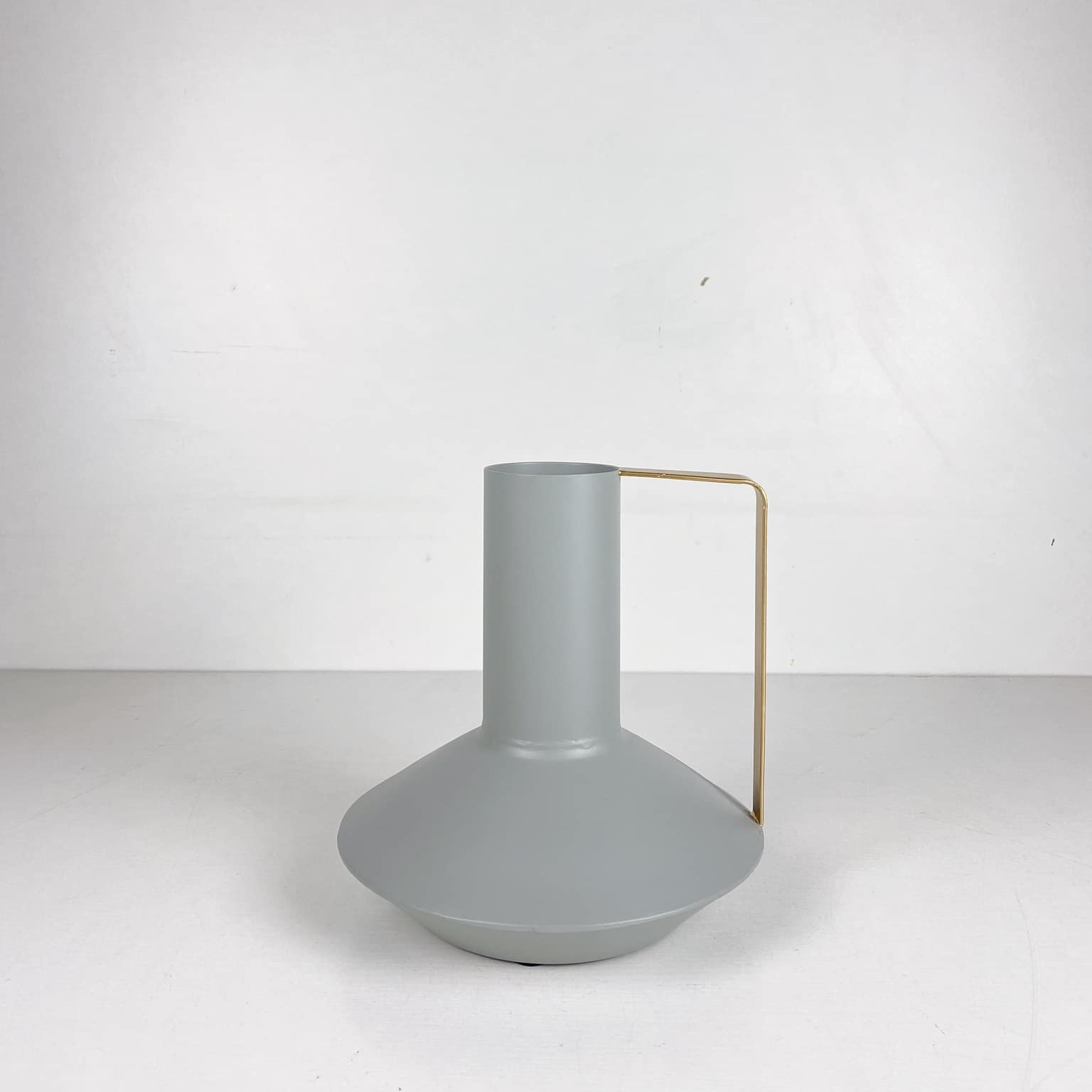 Ваза-глечик сірий/золото метал мат VA-386