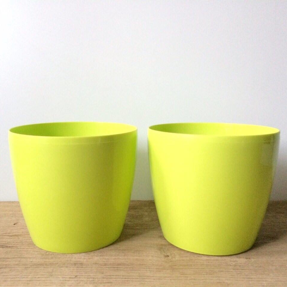 Кашпо пластик яскраво-салатовий