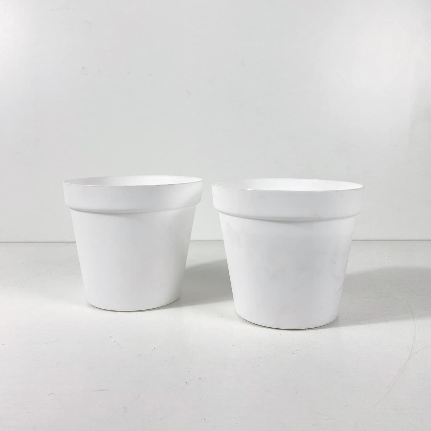 Кашпо біле пластик 2