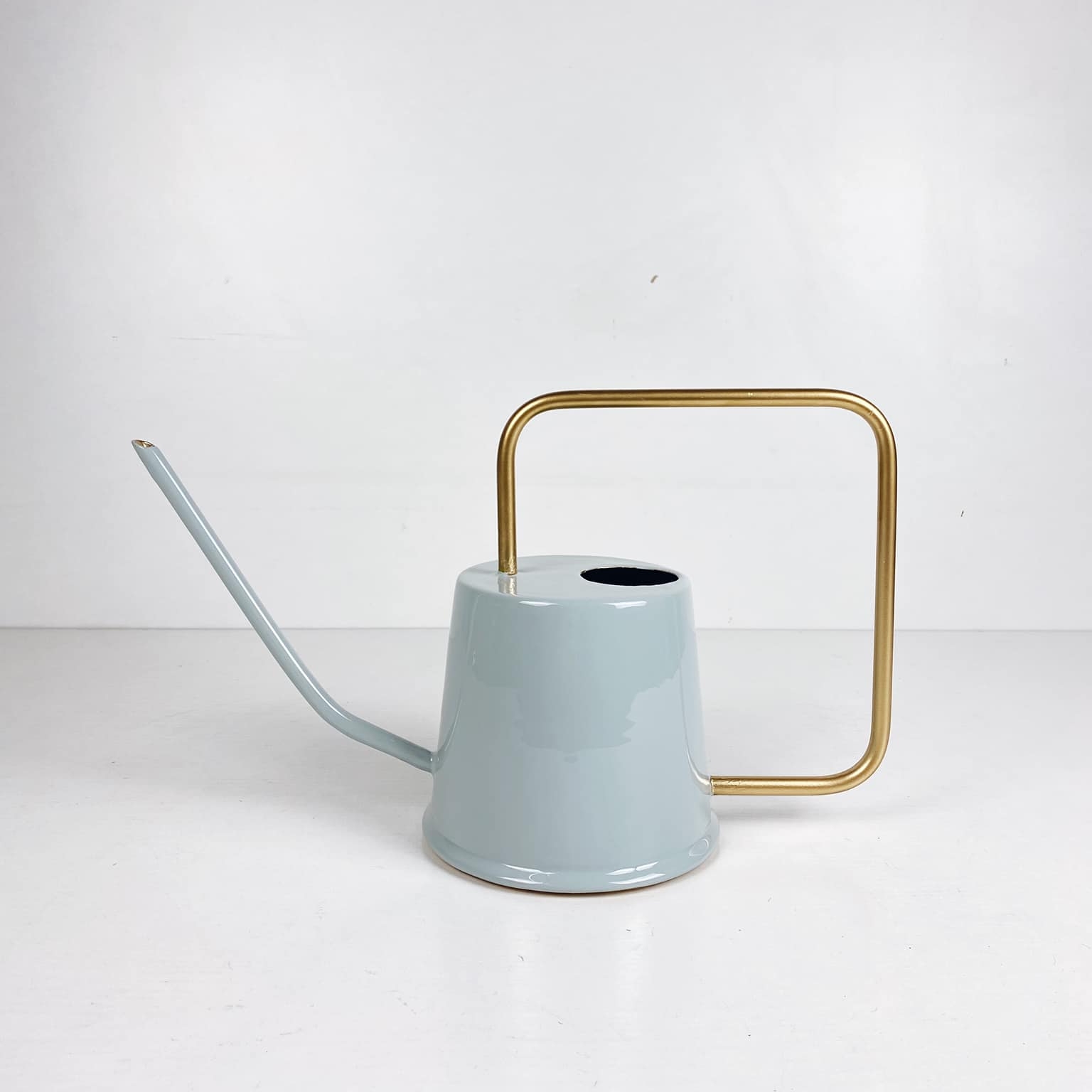 Лійка для квітів метал сірий глянець золота ручка