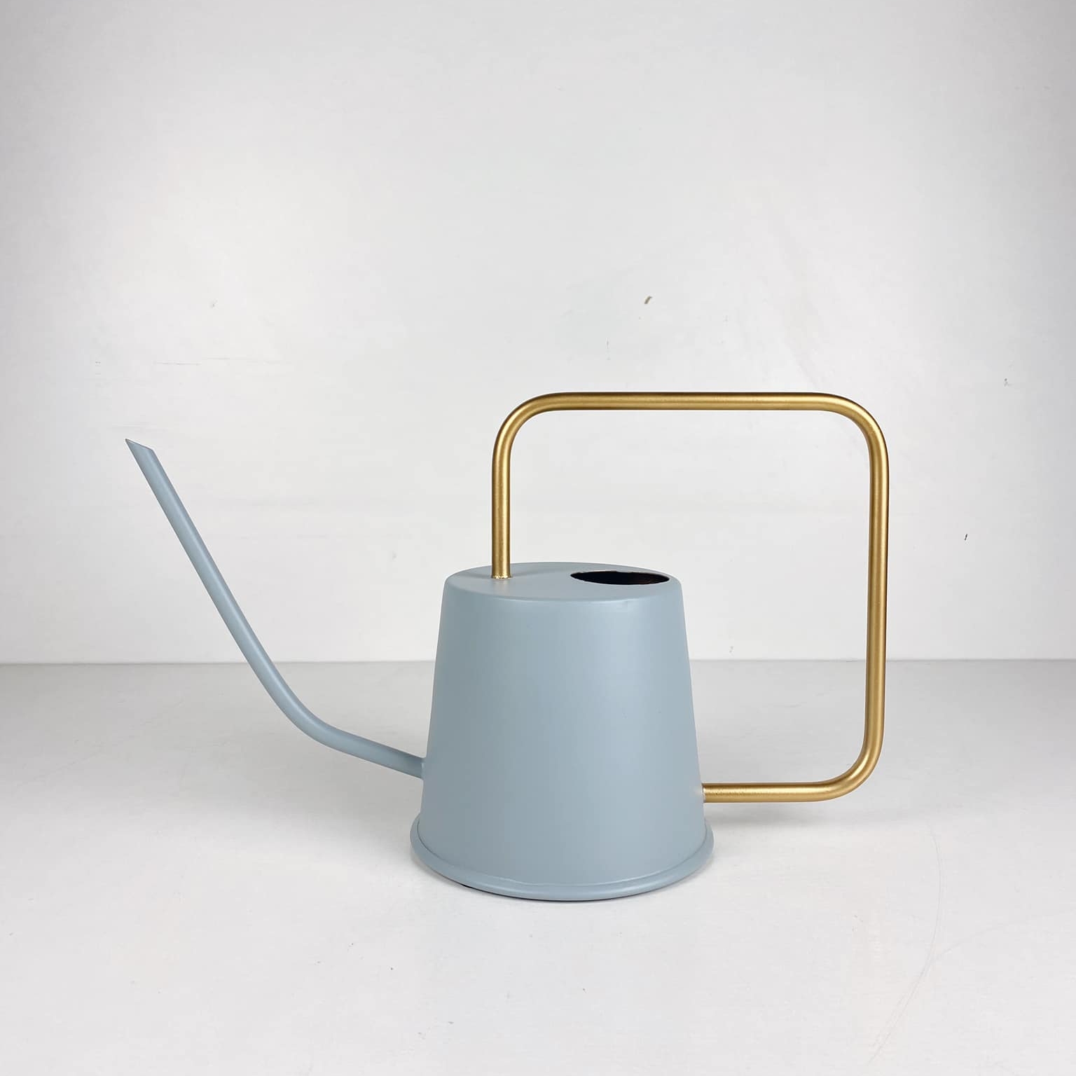 Лійка для квітів метал сірий мат золота ручка